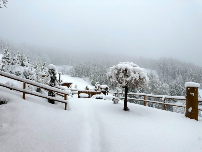 Unglaubliche Regen und Schneemasse