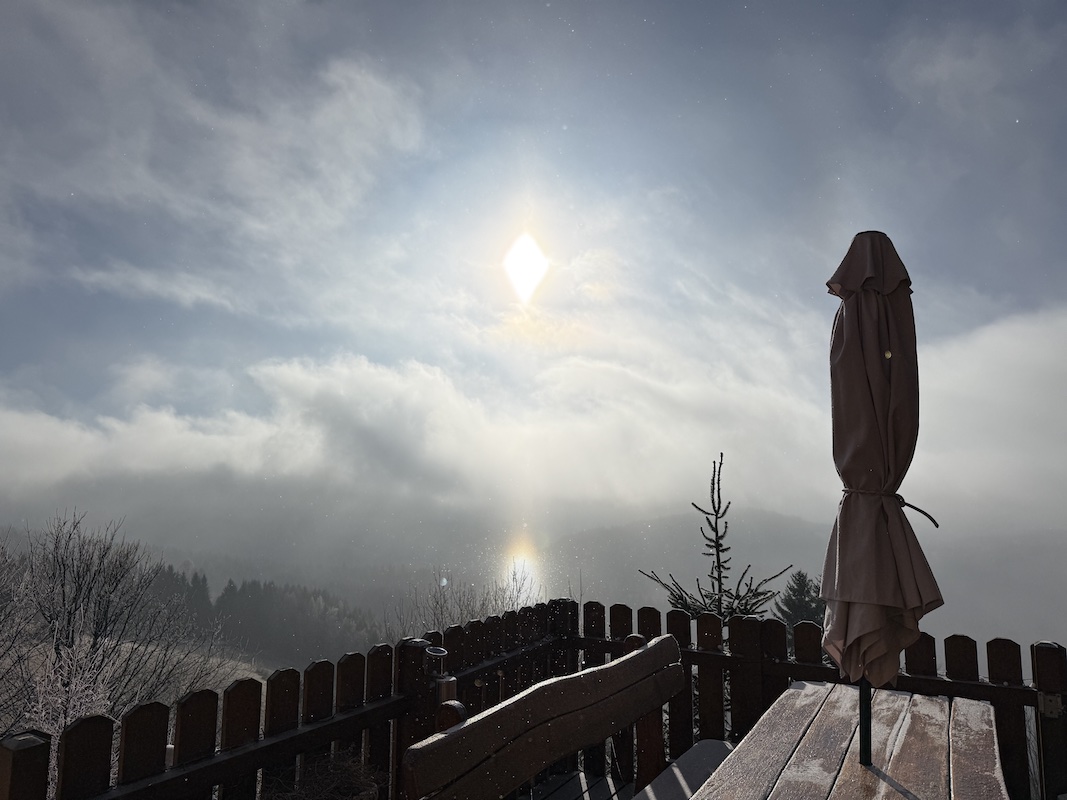 Magischer Morgen über den Bergen